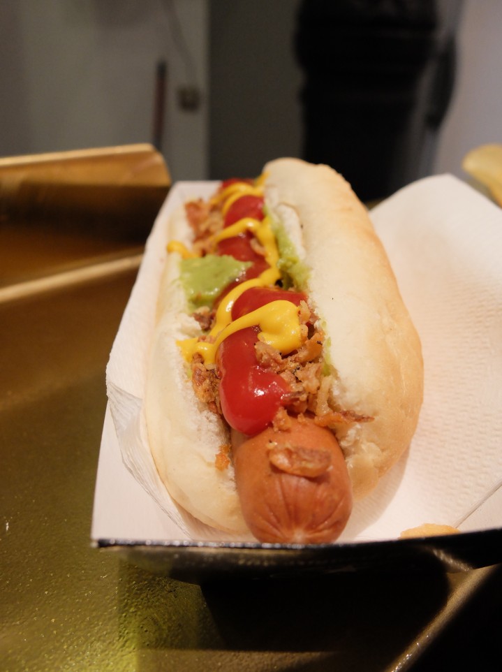 Feltman's Hot Dogs - Salivando choice (guacamole y cebrolla crujiente)